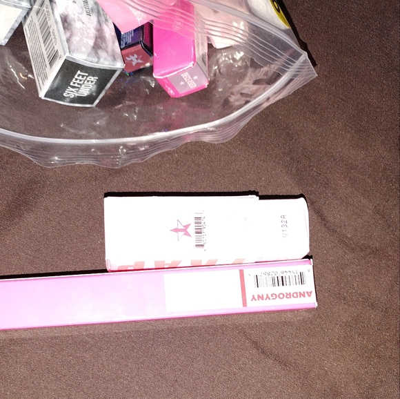 NIB❤️🔥SET❤️🔥Androgyny Jeffree Star Velvet Trap Lipstick & liner🤩 SOLD OUT - Picture 11 of 15